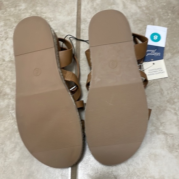 NWT Universal Thread Sandals Brown Leather, size 8 - Picture 3 of 3